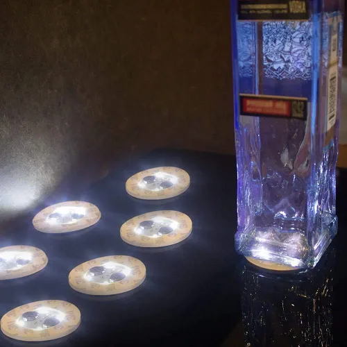 Vista 5 de Posavasos con luz LED, luces LED para botellas, glorificador de botellas, discos LED para bebidas, posavasos con luz intermitente (blanco frío)