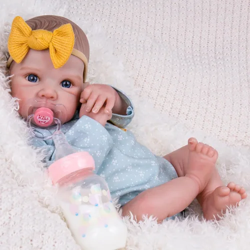 Vista 2 de Aori Muñecas bebé recién nacidas Niña - Muñeca recién nacida de 20 pulgadas realista con cuerpo de tela hecho a mano, ojos azules y cabello pintado