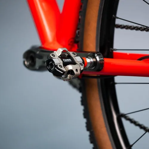 Vista 4 de Favero Assioma PRO MX-1 Medidor de potencia de MTB basado en pedal de detección única Extra Cleats, MTB-Compatible SPD Cleats, Single-Sided