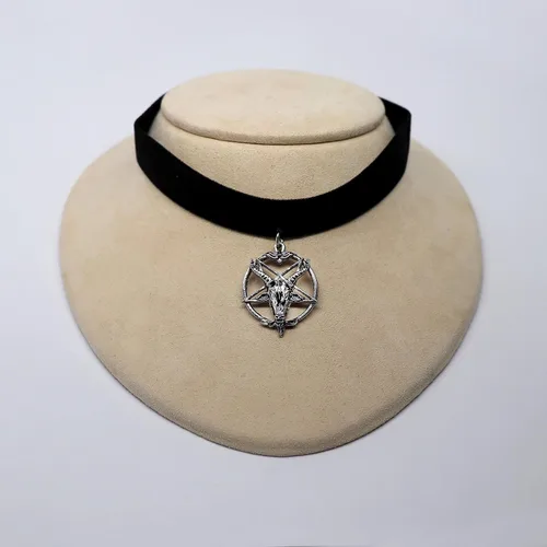 Vista 4 de Baphomet - Gargantilla de terciopelo negro con cabeza de cabra y pentáculo invertido, ajustable, Metal