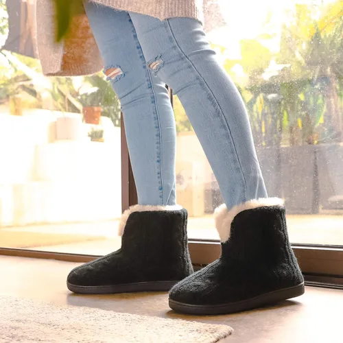 Vista 2 de HomeTop Women's Fuzzy Memory Foam Boot Slippers with Indoor Outdoor Rubber Sole