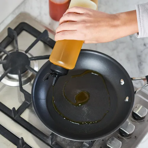 Vista 5 de Paquete de 6 botellas exprimibles para condimentos, botellas de chorro de 8 onzas con tapa a prueba de fugas, botellas de salsa fáciles de verter