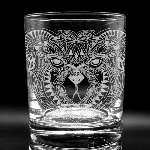 Vista 2 de SPIRIT ANIMAL BEAR - Rocas de whisky grabadas de vidrio de 11.5 onzas Inspirado en criaturas de animales de la naturaleza Gran idea de regalo