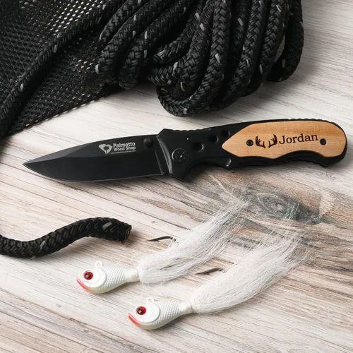Vista 4 de Palmetto Wood Shop - Cuchillo de bolsillo grabado con láser, regalo para hombres 3.25" Stainless Steel Blade, Real Wood Handle, Personalized Text