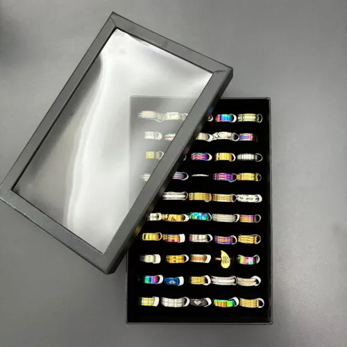 Vista 7 de 50 unids/lote de anillos de acero de titanio de banda ancha de colores mixtos para hombres, tamaño aleatorio 7-12, joyería de regalo para uso diario