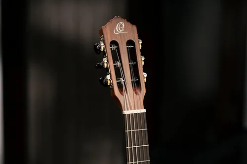 Vista 14 de Ortega Student Series - Guitarra clásica de nailon de 6 cuerdas, 3/4, tapa de cedro mate (RSTC5M-3/4)