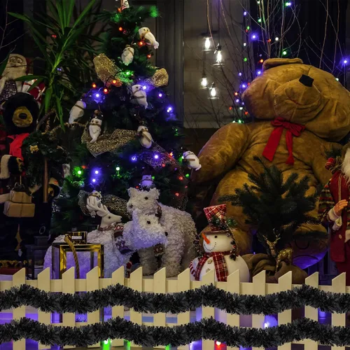 Vista 7 de Ceenna Guirnalda de oropel de Navidad de 150 pies, guirnalda metálica giratoria, brillante para colgar en el árbol de Navidad, suministros de Negro