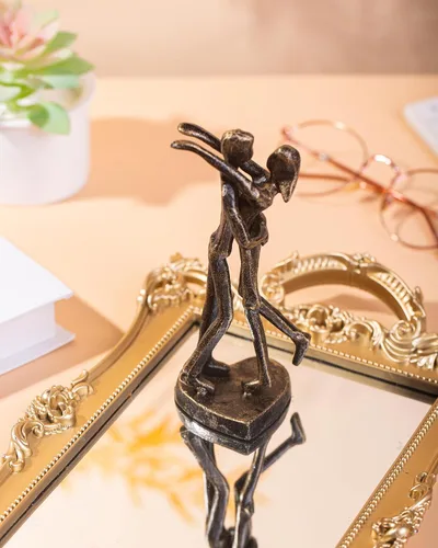 Vista 3 de Regalo de escultura de hierro para 6º aniversario, estatua romántica de pareja para ella, decoración de metal negro hecha a mano, boda, San