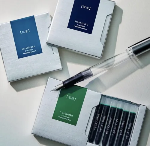 Vista 5 de Pilot Iroshizuku - Cartuchos de tinta para pluma estilográfica Shin-Kai (azul oscuro) 6 piezas IRF-6S-SNK con adhesivo Kanji Love