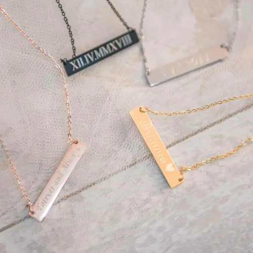 Vista 4 de Tina&Co Custom Name Necklace Personalized Bar Name Necklace Engraved Gold Plated Name Necklace Personalized with Names for Mom Bridesmaid Wedding