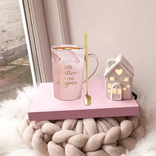 Vista 3 de YHRJWN Regalos de Graduación de Navidad, Taza de Café Now Hotter By One Degree, Regalos de Graduación de Navidad para Ella Chicas Amigas, Taza