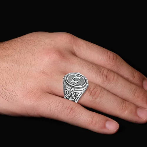 Vista 8 de Anillo Escudo de David, Anillo de plata de estrella de David, Anillo de estrella hebrea personalizado, Anillo de declaración judía hecho a mano