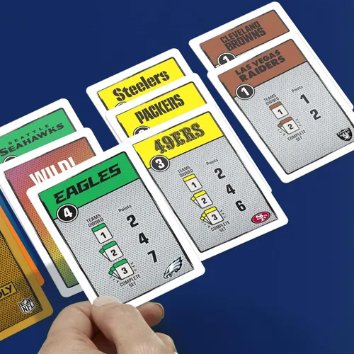 Vista 9 de Monopoly Deal NFL Edition Game Juego de cartas oficial de la NFL para familias y niños A partir de 8 años 2 a 5 jugadores 15 minutos
