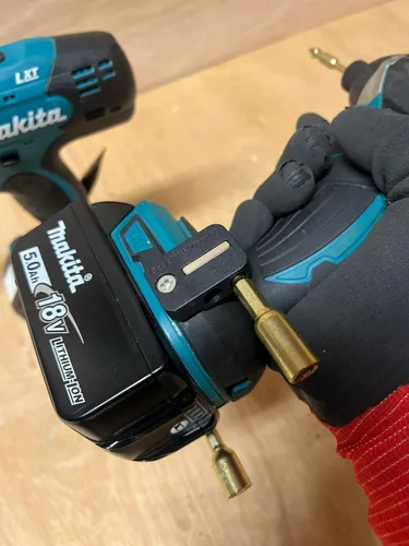 Vista 2 de StealthMounts Stubby - Soporte magnético para brocas Makita, negro, organizador de brocas, soporte perfecto para brocas e impactos Makita