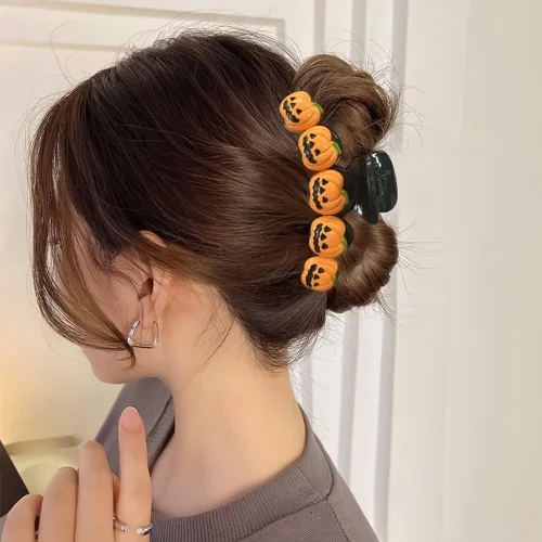 Vista 3 de 1 pinza para el cabello de Halloween para mujer, diseño divertido de calabaza sonriente, diseño exquisito, pinza de garra gruesa y fina naranja