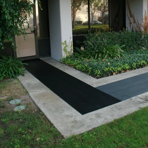 Vista 5 de Rubber-Cal "Fine Rib" alfombra de goma acanalada – 1/8" de espesor x 48" de ancho, rollos de goma gruesa – negro – disponibles en 5 longitudes, Negro