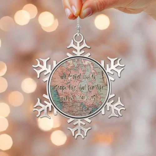 Vista 6 de Adorno de Navidad con mapa del mundo retro, Nadar en el mar, ir en viajes por carretera, adornos de metal de copo de nieve para árbol de Navidad