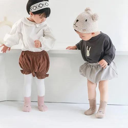 Vista 7 de QIYIENDIAN 5 pares de calcetines con agarres, calcetines antideslizantes para bebés y niños