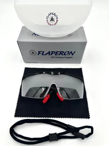 Vista 2 de FOGGLES by Flaperon IFR Aviation Training FOGGLES laterales ajustables, policarbonato resistente a los arañazos, funda de transporte
