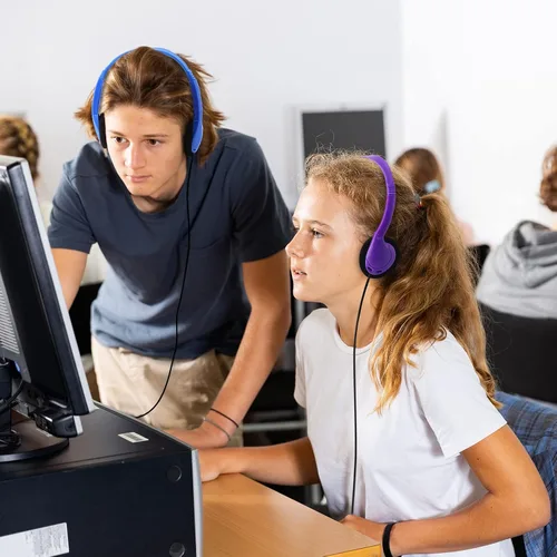 Vista 5 de 10 auriculares a granel sobre la oreja con cable de enchufe de 0.1 in