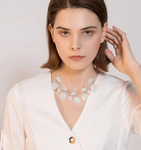 Vista 2 de Collar de hoja con purpurina bohemia para mujeres y niñas, collar martillado con plantas, gargantilla gruesa para la vida del árbol, collar