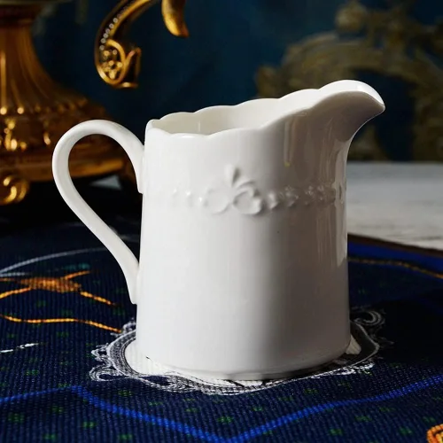 Vista 4 de Sizikato Jarra de porcelana blanca con asa, jarra de crema de 8 onzas.