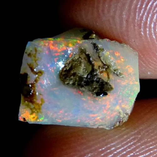 Vista 2 de Natural Multi Fire 05.60CTS Ópalo etíope Ópalo en bruto Ópalo negro Ópalo natural etíope crudo Ópalo áspero Piedra natal Ópalo arco iris fuego ópalo
