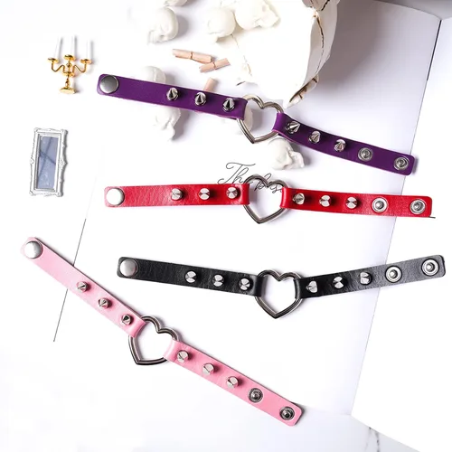 Vista 5 de Manfnee Pulsera de cuero con tachuelas de espiga gargantilla punk gótico metal remache brazalete negro pulsera