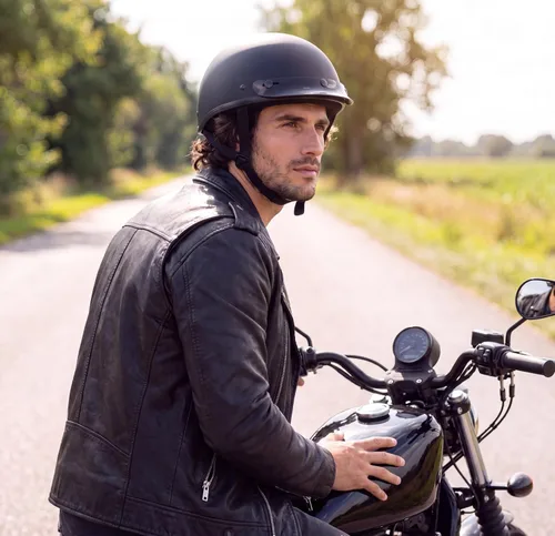Vista 2 de Detour Helmets D.O.T. - Medio casco negro plano para motociclistas con visera extraíble