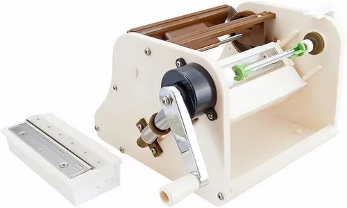 Vista 3 de Chiba Wig Peeler S, Cortador y cortador de hojas de verduras y frutas, fabricado en Japón (extra grande) - Calidad profesional para chefs premium