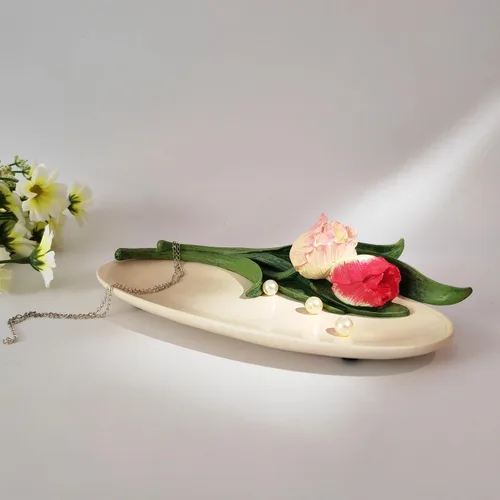 Vista 2 de Plato de joyería de resina de tulipán rosa Soporte para anillos y bandeja para baratijas Elegante organizador de joyas para mujer Regalo