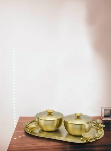 Vista 4 de Serene Spaces Living Suvarna - Bandeja de servir de 12 pulgadas con dos cuencos, ollas de condimentos con tapas, aptas para alimentos, vajilla