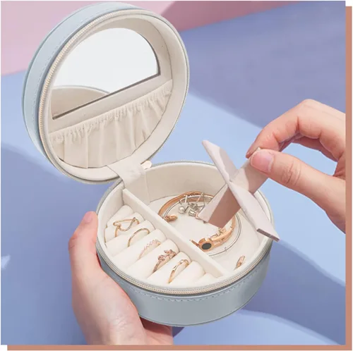 Vista 8 de KIQIONE Mini joyería organizador de almacenamiento de joyas de piel sintética con espejo con cremallera interior caja de joyería redonda pequeña