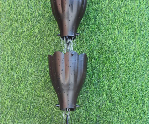 Vista 3 de KAM Inicio Cadena de lluvia de aluminio XL chapado en negro de 8.5 pies (negro) 8.5 pies con adaptador de canalón de perno de latón para instalación