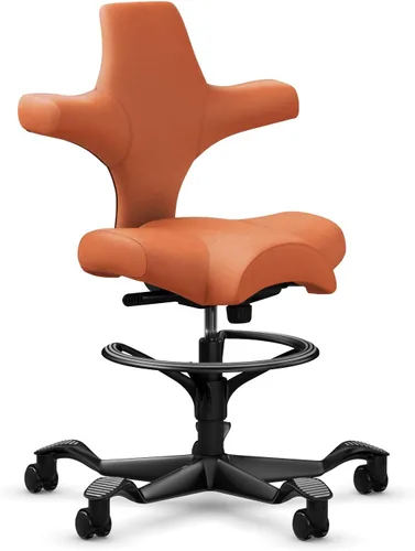 Vista 25 de HAG Capisco Sit to Stand - Silla de pie con marco negro, tapizada de ónix negro con anillo para el pie Negro Onyx