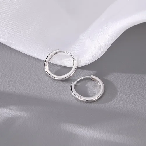 Vista 6 de Reffeer Aretes de aro redondos pequeños de plata de ley 925 para mujeres, adolescentes, aretes de aro minimalistas
