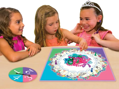 Vista 5 de Pretty, Pretty, Princess Game with 90's Artwork, por Winning Moves Games USA Juego de disfraces de joyas, 2-4 jugadores, a partir de 5 años
