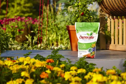 Vista 2 de Osmocote Smart-Release - Alimento para plantas para flores y verduras, fertilizante para plantas, 8 libras (paquete de 4)