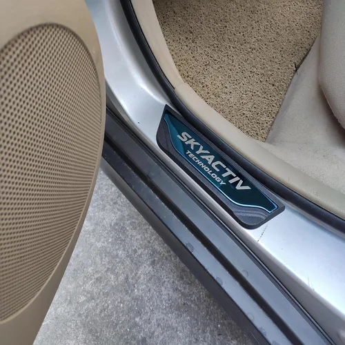 Vista 5 de Accesorios para automóvil Protector de umbral de puerta, para Mazda 3, 6, CX-30, CX-5, placa de protección de umbral de protección contra rozaduras
