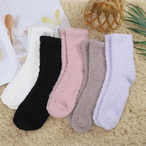 Vista 4 de Calcetines mullidos para mujer, calcetines suaves y esponjosos, calcetines de felpa gruesos y acogedores, calcetines de Navidad para mujer, 5 pares
