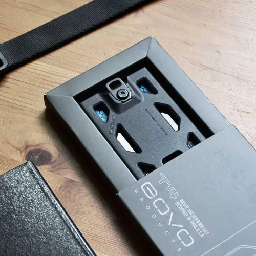 Vista 5 de GOVO T4 - Soporte para tarjetas de identificación, versión sin clip, de policarbonato duradero con capacidad para 1 a 4 tarjetas (negro)