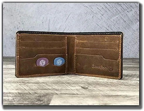 Vista 5 de Anthology Gear - Cartera minimalista de cuero de grano completo con soporte para púas de guitarra (tabaco)