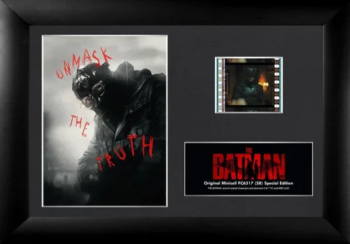 Vista 10 de Trend Setters DC Comics - The Batman - Desenmascarado - FilmCells - Presentación de escritorio MiniCell de 7 x 5 pulgadas - Con clip de película