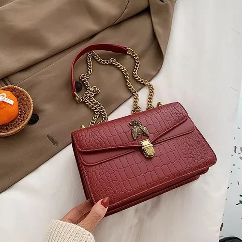 Vista 2 de Elegante bolso con broche de abeja