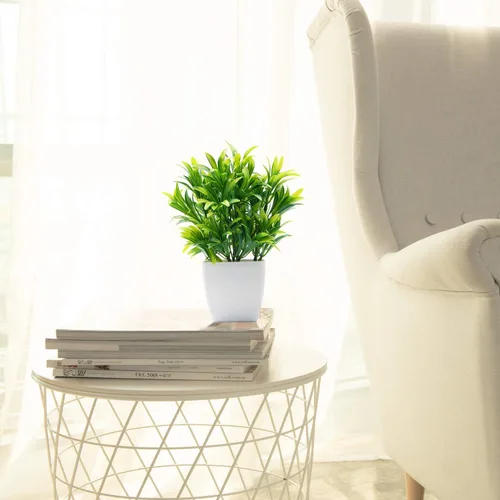 Vista 3 de OFFIDIX - Plantas artificiales de eucalipto con florero cuadrado blanco, pequeño árbol artificial para decoración de escritorio de oficina