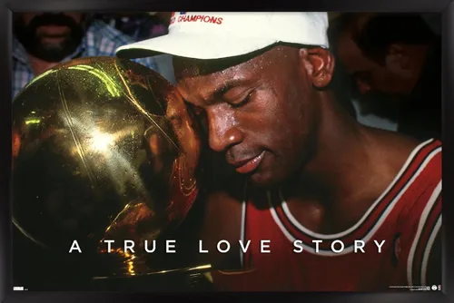 Vista 8 de Michael Jordan - Póster de pared A True Love Story, 22.4 pulgadas de largo x 14.7 pulgadas de ancho, versión enmarcada de madera de granero