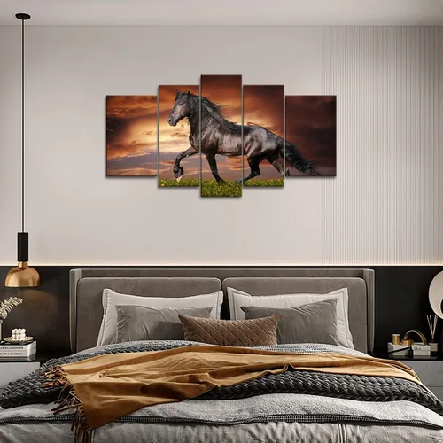 Vista 4 de Arte de pared de 5 paneles negro Friesian Running Horse Trot en el campo al atardecer, hierba y flores, cuadros impresos en lienzo, animales
