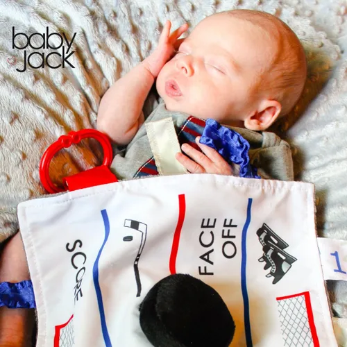 Vista 7 de Baby Jack & Co - Manta de felpa sensorial de hockey deportiva de 10 x 10 pulgadas, juguetes de etiqueta para bebés, juguetes para cochecito de bebé