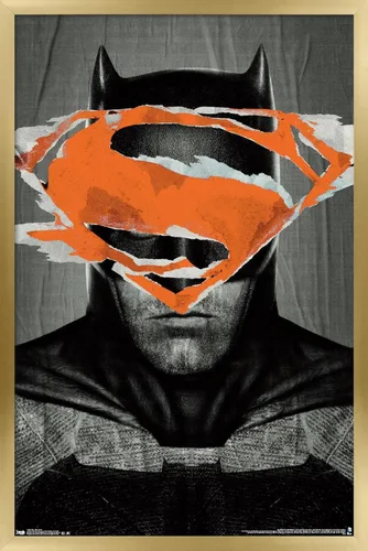 Vista 19 de Trends International DC Comics Movie - Batman v Superman - Batman Teaser Wall Poster, 14.725" x 22.375", Barnwood Framed Version Versión enmarcada