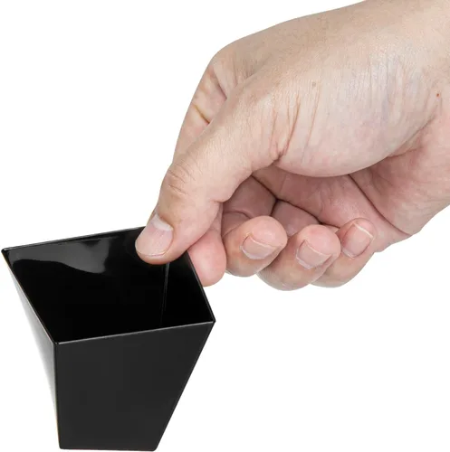 Vista 7 de Restaurantware Platos de postre de 2 onzas, 100 mini tazas desechables para servir fiestas, platos Girata de plástico negro duradero y sostenible